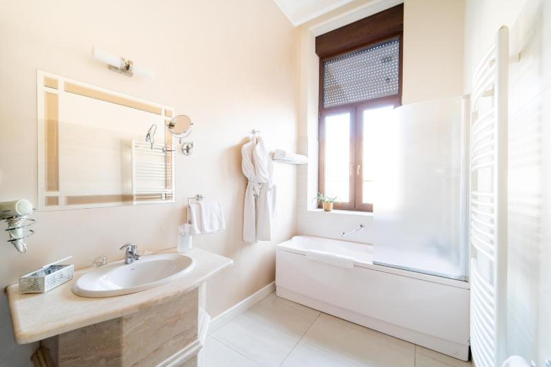 Double or Twin Room image 3