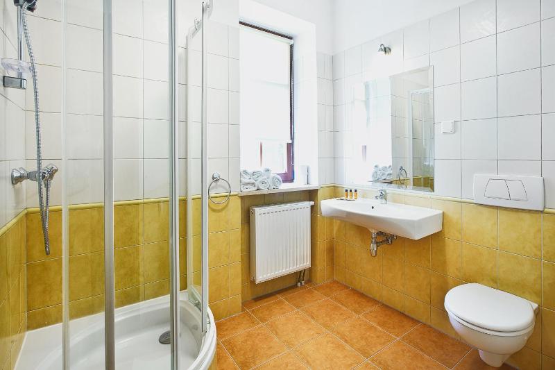 Triple Room with Private Bathroom image 2