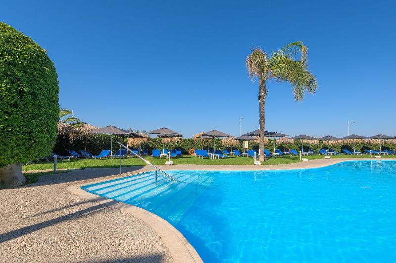 Oceanis Beach Hotel - image 6