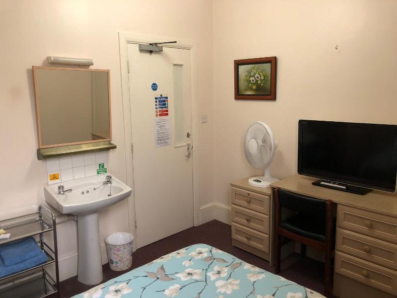 Single Room with Shared Bathroom image 1