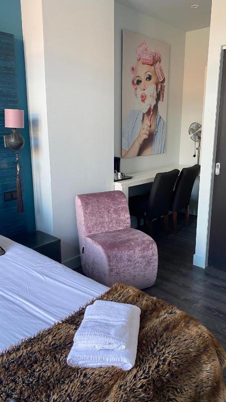Luxury Double Room image 2