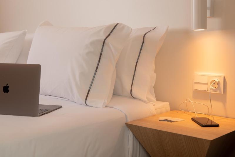 Standard Single Room image 2