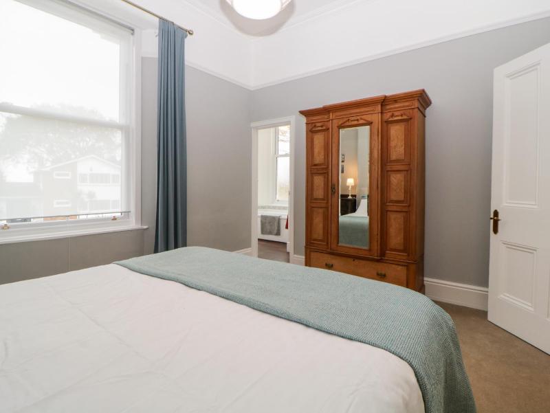 Holcombe House - image 40