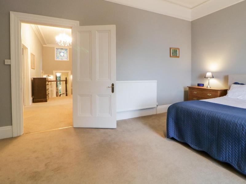 Holcombe House - image 48