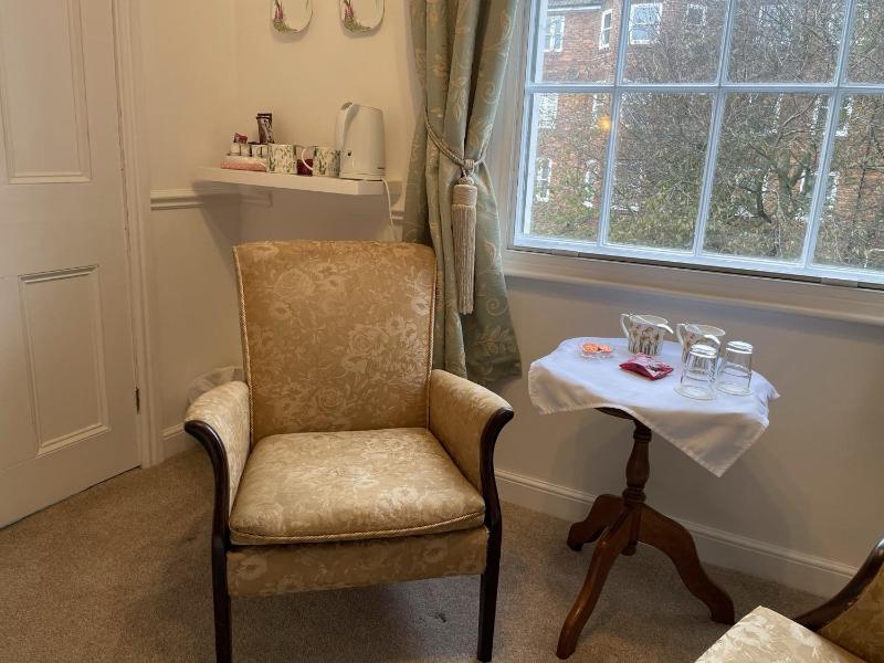 Double Room with Four Poster Bed image 3
