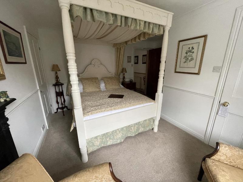 Double Room with Four Poster Bed image 2