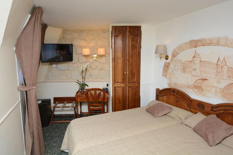 Deluxe Twin Room image 1