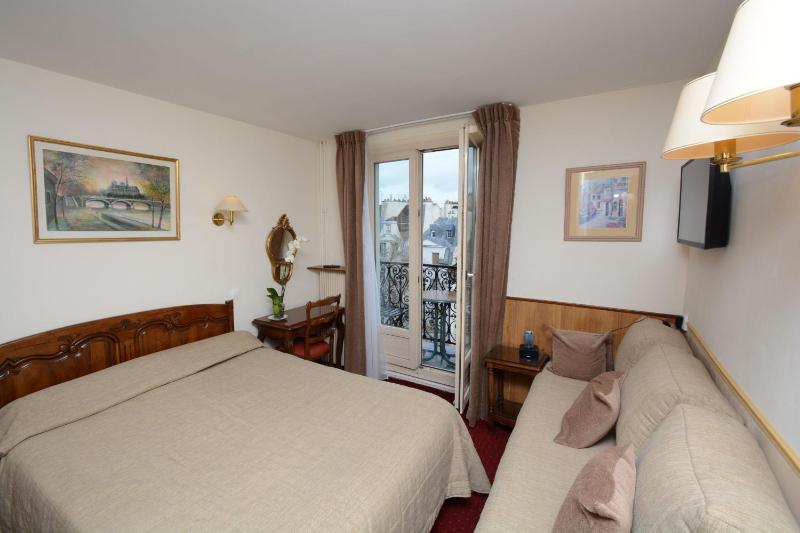 Classic Triple Room image 1