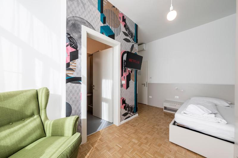 Standard Single Room image 4