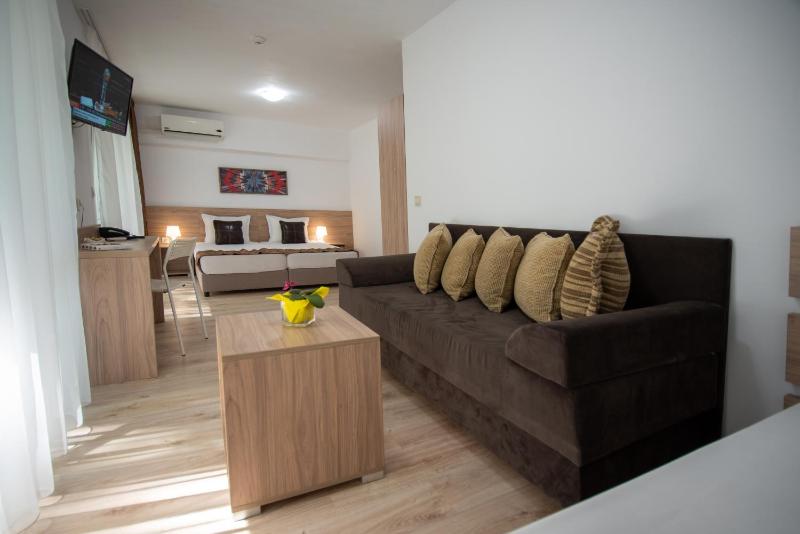 Family Room image 3