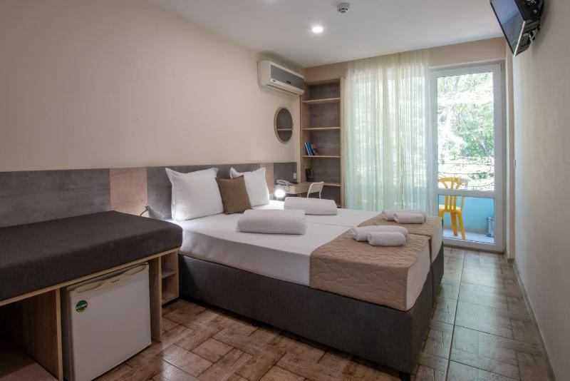 Luxury Double or Twin Room (2 Adults + 1 Child) image 2