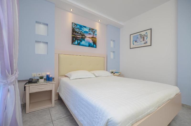 Double or Twin Room image 4