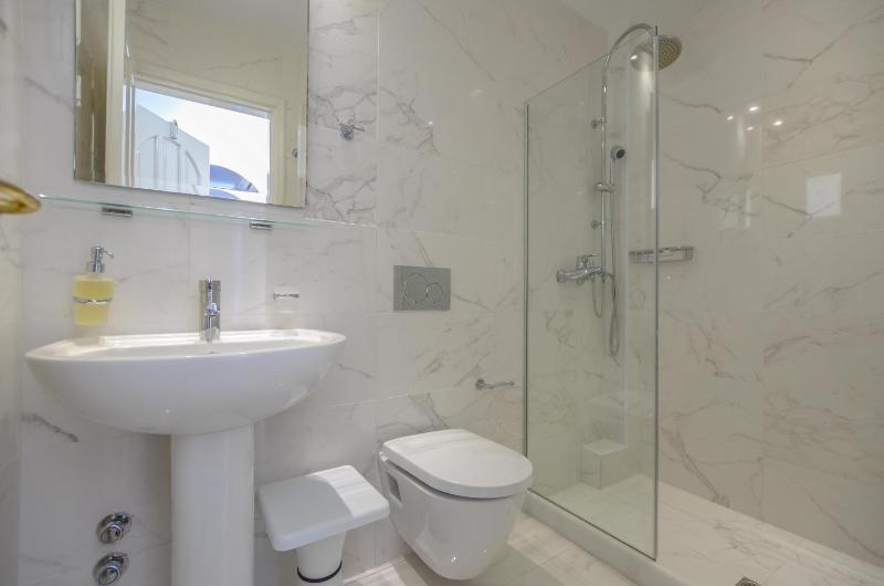 Double or Twin Room image 3