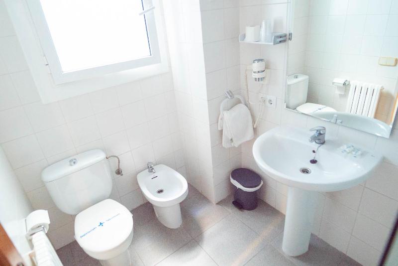 Triple Room with Balcony image 2