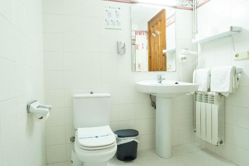 Quadruple Room with Balcony image 2