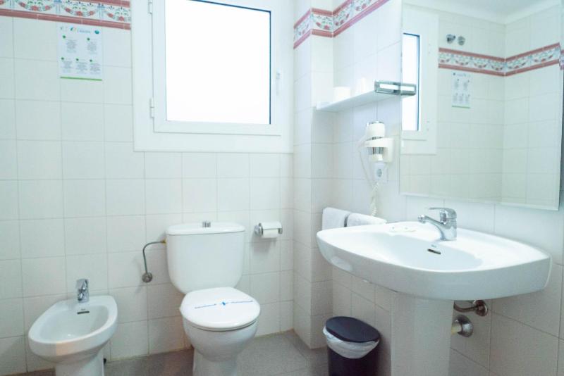 Quadruple Room with Balcony (2 Adults + 2 Children) image 3