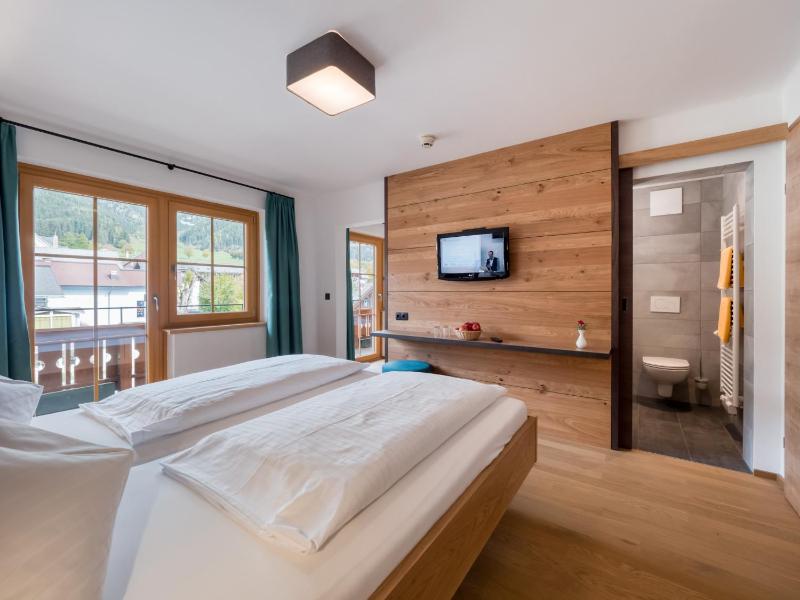 Standard Family Room image 2