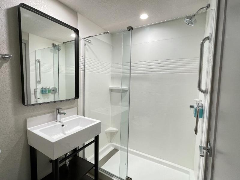 Double Room with Two Double Beds - Non-Smoking image 4