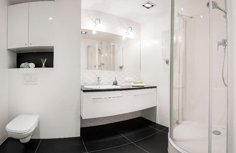 Luxury Two-Bedroom Apartment - 38 Nowogrodzka Street image 3