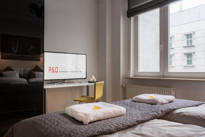 Luxury Two-Bedroom Apartment - 38 Nowogrodzka Street image 4
