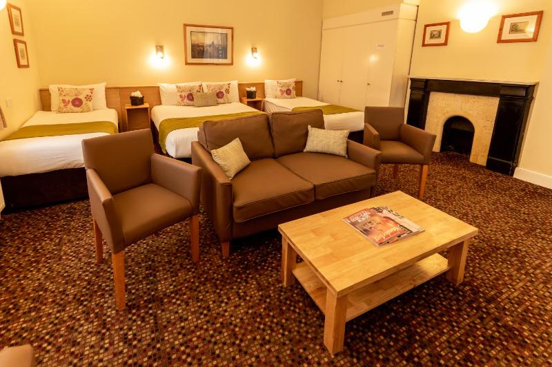 Quadruple Room image 3