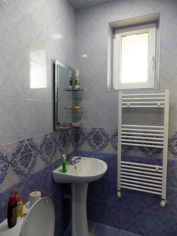 Single Bed in Dormitory Room image 3