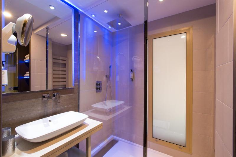 Superior Twin Room - Non-Smoking image 4
