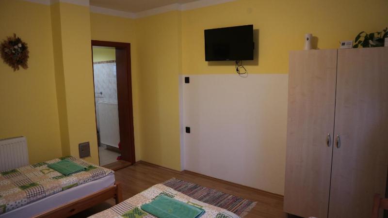 One-Bedroom Apartment image 4