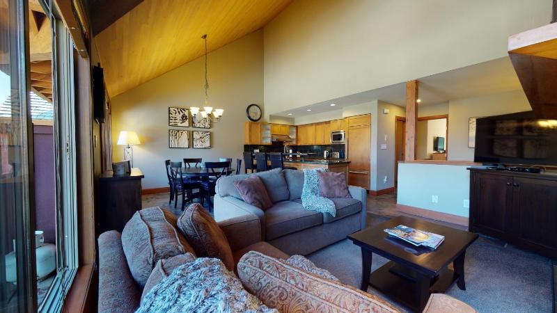 3BR in Montbello Cozy Townhouse Private Hot Tub Near Village Fireplace - image 11