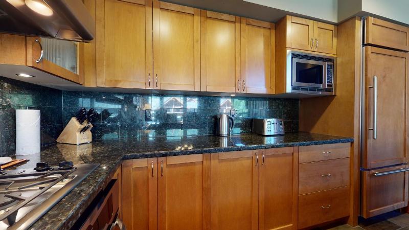 3BR in Montbello Cozy Townhouse Private Hot Tub Near Village Fireplace - image 31