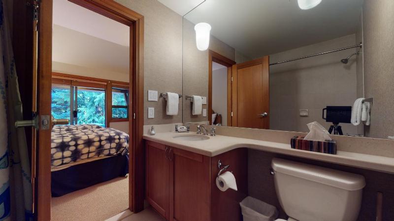 3BR in Montbello Cozy Townhouse Private Hot Tub Near Village Fireplace - image 30