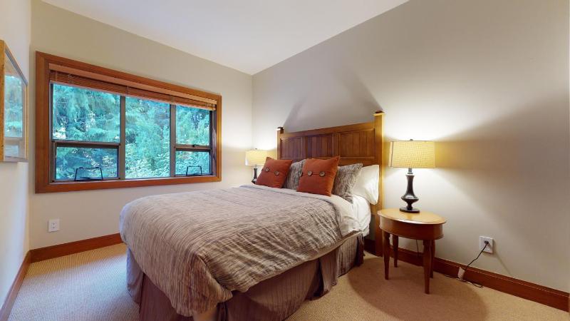 3BR in Montbello Cozy Townhouse Private Hot Tub Near Village Fireplace - image 8