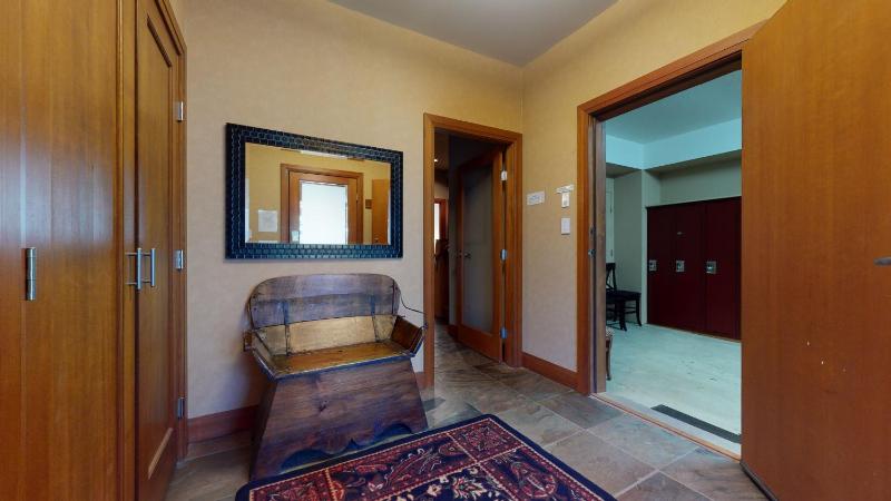 3BR in Montbello Cozy Townhouse Private Hot Tub Near Village Fireplace - image 7