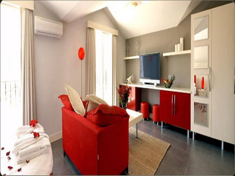 Honeymoon Suite image 2