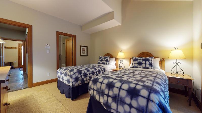 3BR in Montbello Cozy Townhouse Private Hot Tub Near Village Fireplace - image 10