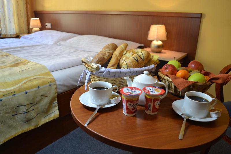 Aparthotel Austria Suites - image 6