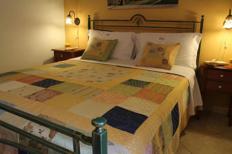 Double Room with Balcony image 2