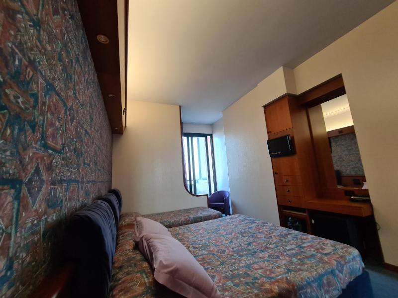 Triple Room with Balcony and Sea View image 1
