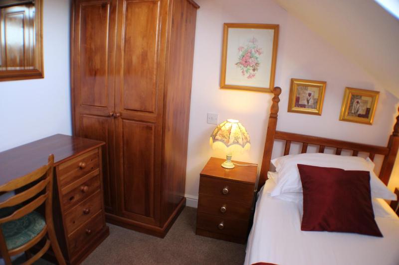 Single Room image 3