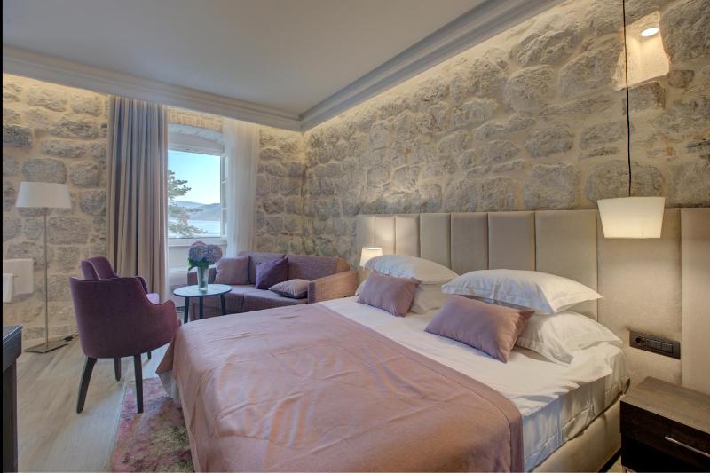 Superior Double Room with Sea View image 2