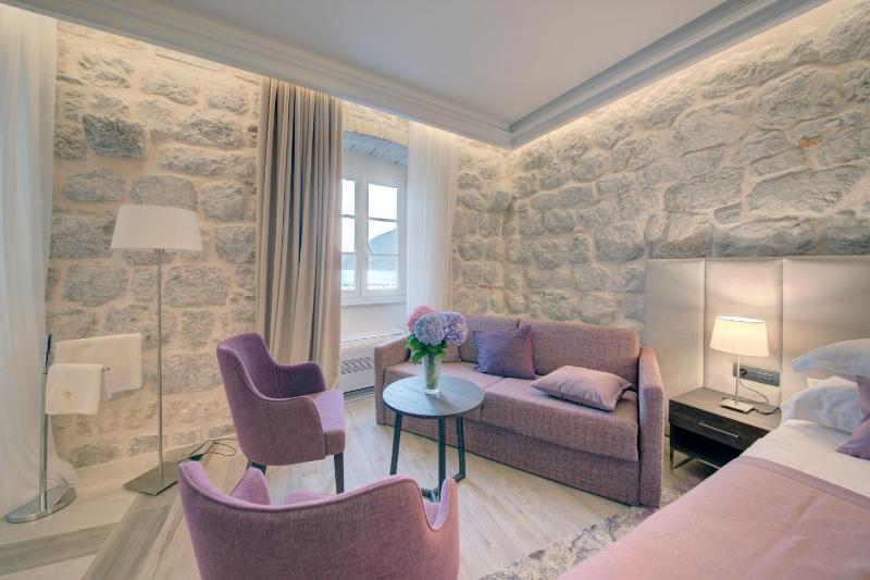 Superior Double Room with Sea View image 3