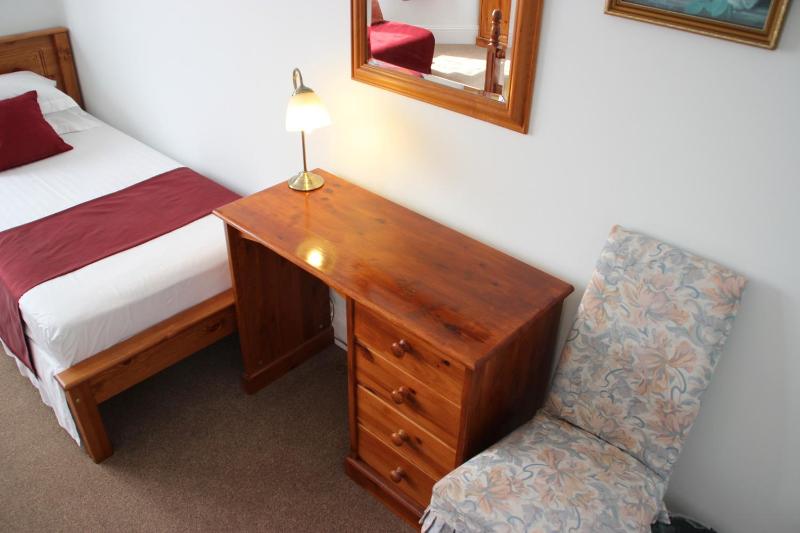 Family Room (2 Adults + 1 Children) image 3