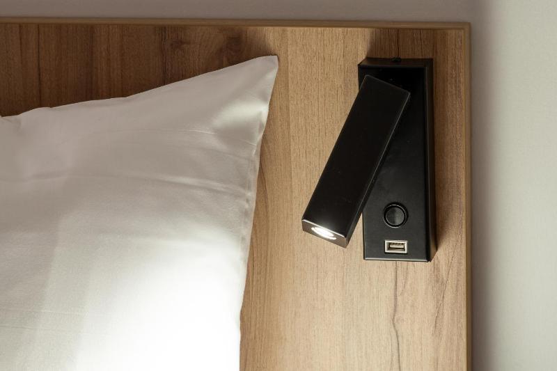 Twin Room image 4