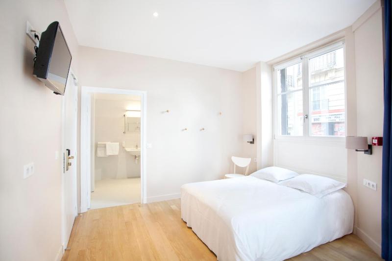 Double Room image 3