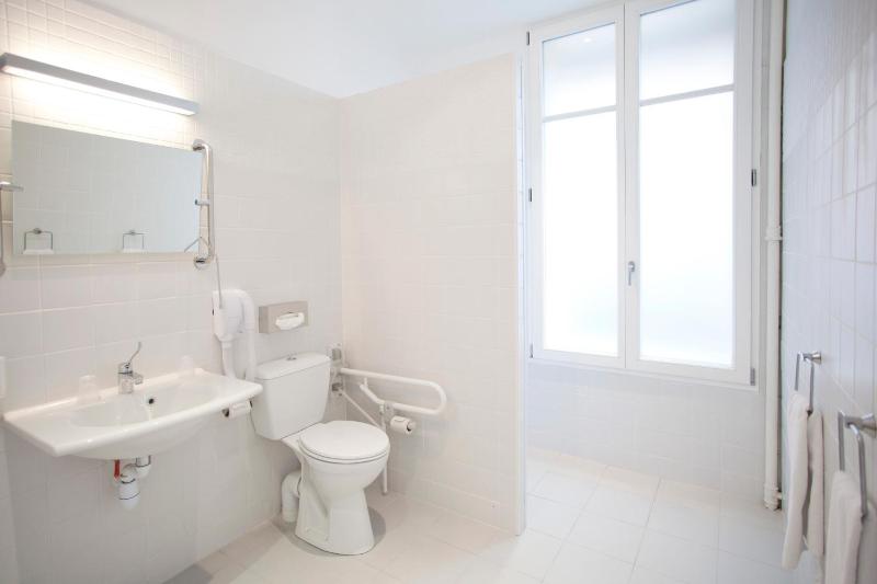 Double Room image 4