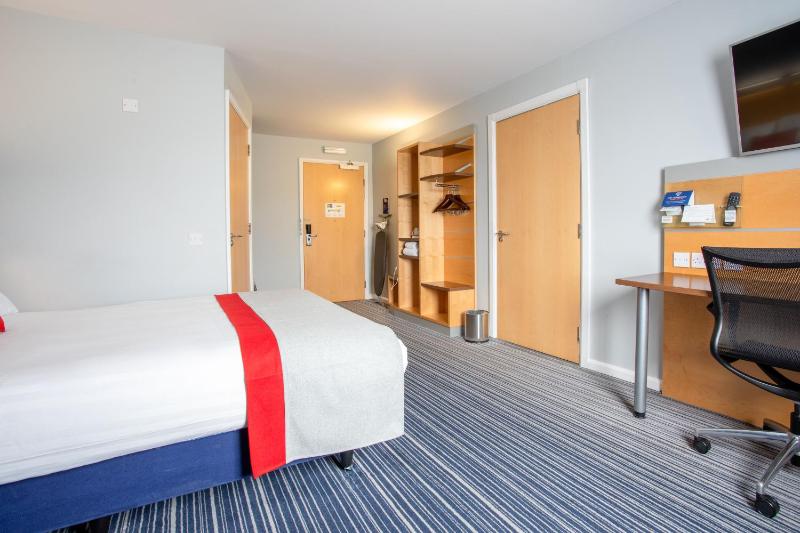 Double Room with Sofa Bed and Free Hot Breakfast - Accessible image 2