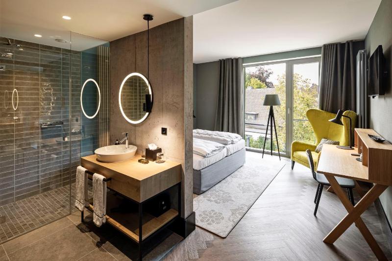 Deluxe Double Room image 2