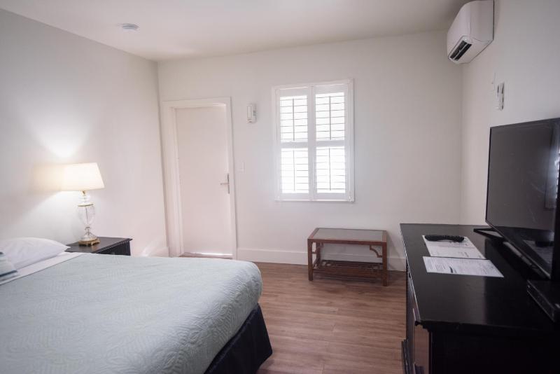 Queen Room image 3