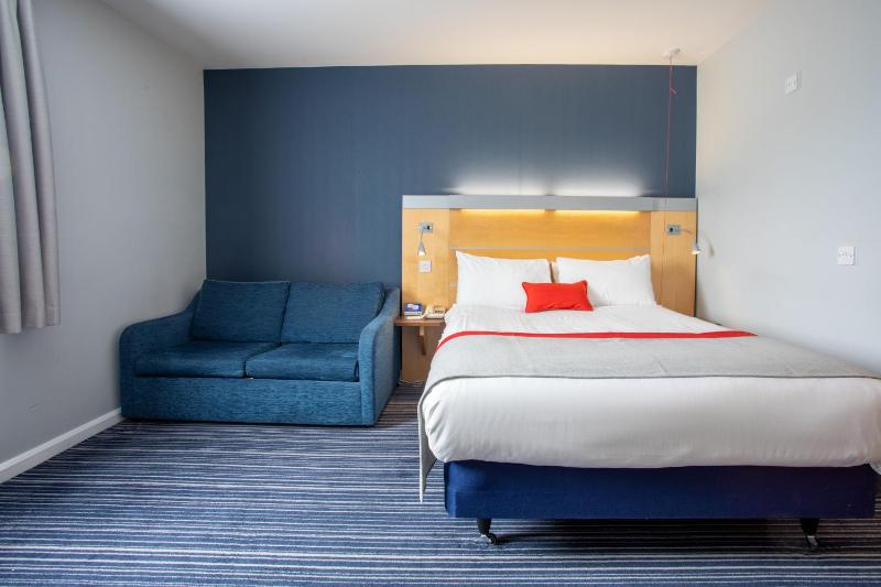 Standard Double Room with Sofa Bed and Free Hot Breakfast image 2