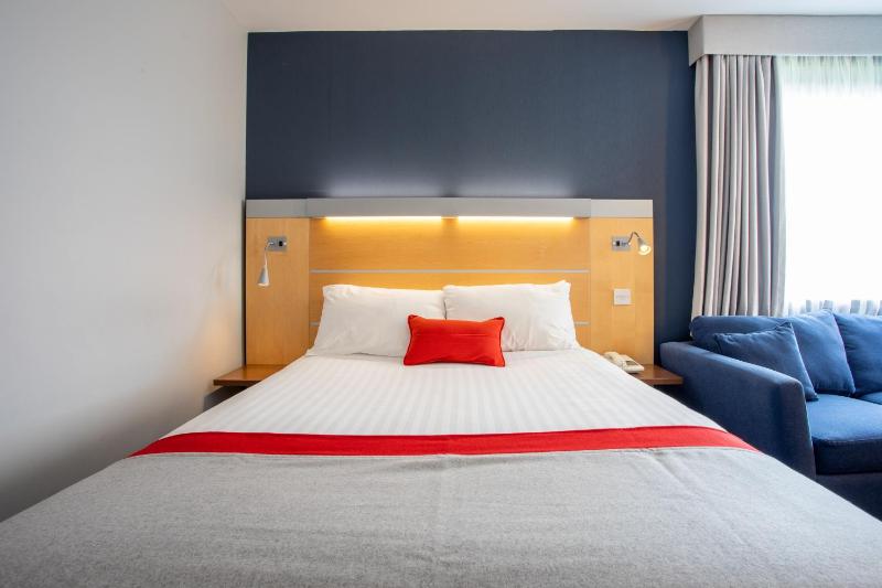 Standard Double Room with Sofa Bed and Free Hot Breakfast image 4